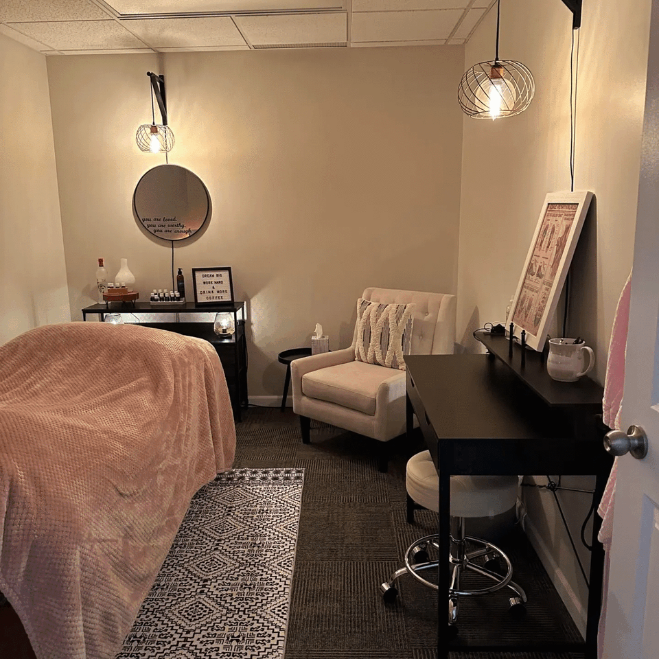 Therapist room and examining table